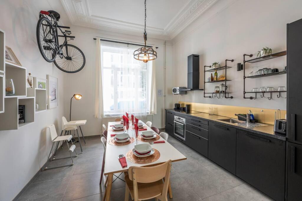 Superb 3 Bedroom & 3 Bathroom Duplex In Brussels City Centre Экстерьер фото